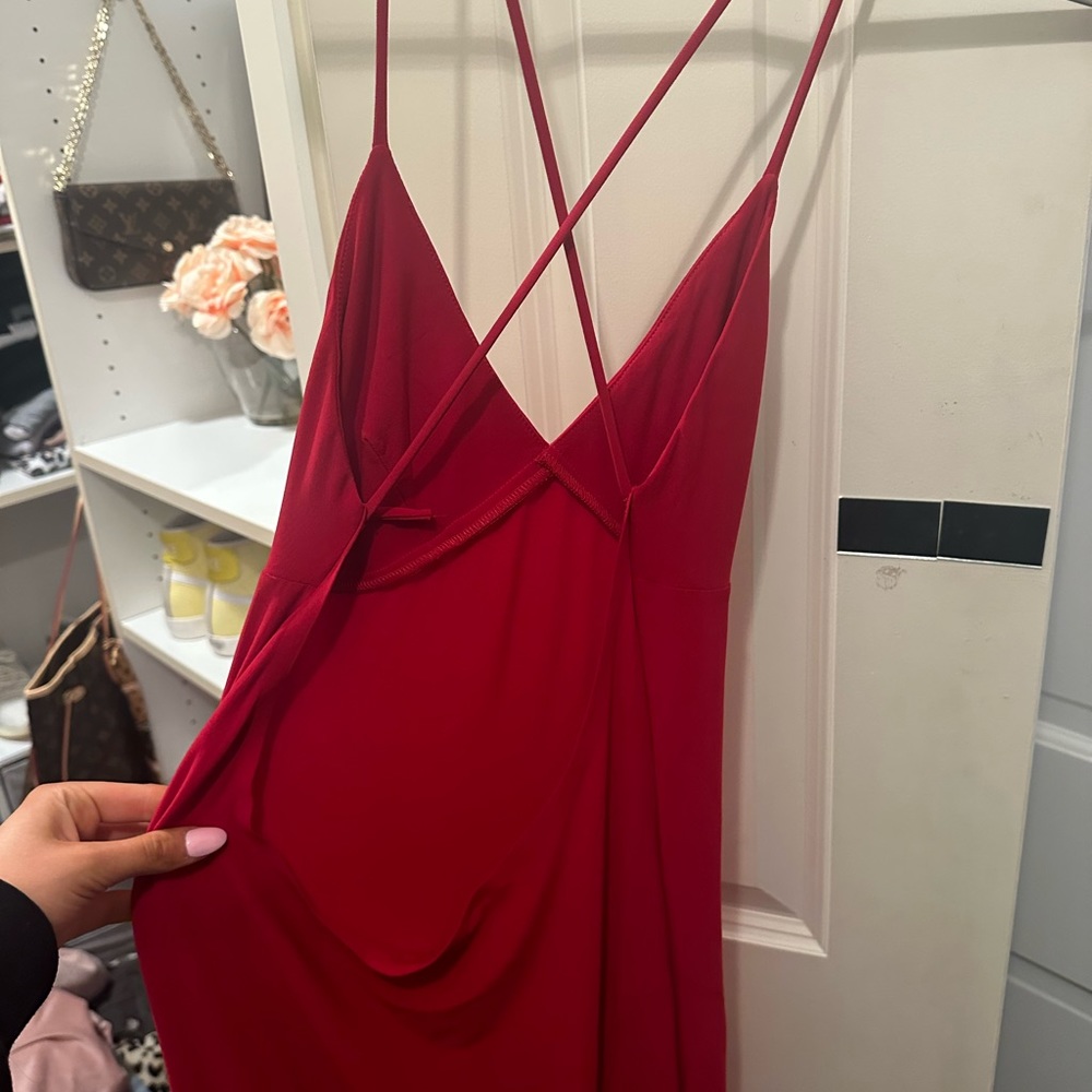 Beautiful REVOLVE Low Back Slip Mermaid Fishtail Gown in Red
Norma Kamali. - Picture 7 of 9